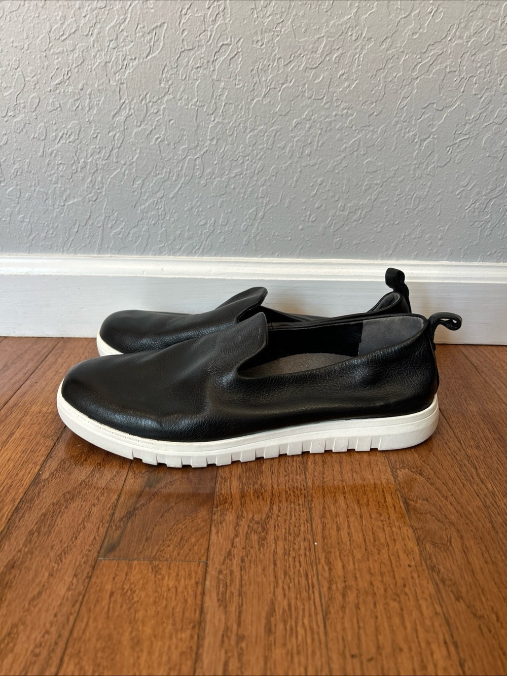 Vionic Uptown Willa Sneakers Slip On Shoes Loafers Women’s Size 9 Wide Black